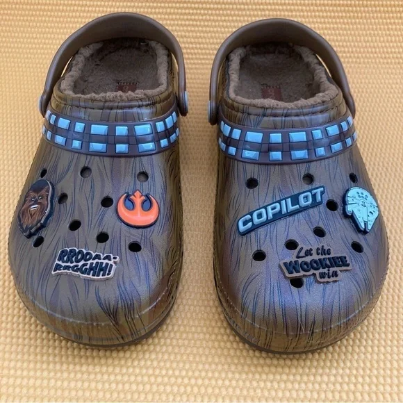 Star Wars™ x Crocs Classic Lined Chewbacca Clog - Brown - J-6 Child (11 inches ) - Picture 2 of 8